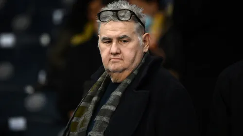 Paris : Pierre Ménès accusé d’agression sexuelle, une enquête ouverte